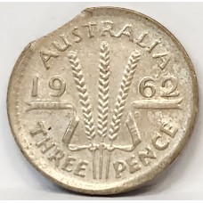 AUSTRALIA 1962 . THREEPENCE . ERROR . CLIPPED PLANCHET